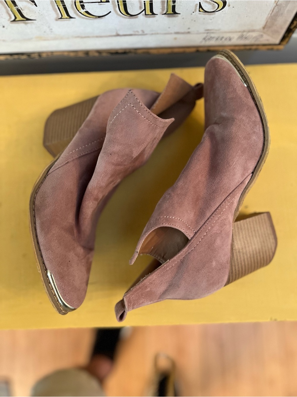 Mi.iM Blush Pink Suede Ankle Booties Block Heel Western Size 7 1/2 - Picture 4 of 16